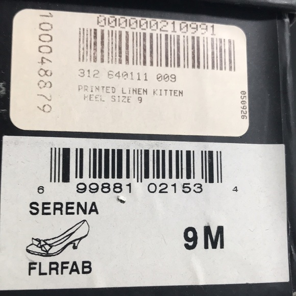 Fabric floral pumps, size 9 like new - Picture 4 of 4